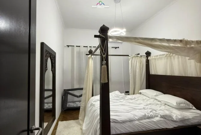 Tirane, jepet me qera apartament 2+1 Kati 4, 120 m² 1.200 € (Rruga e Dibres)