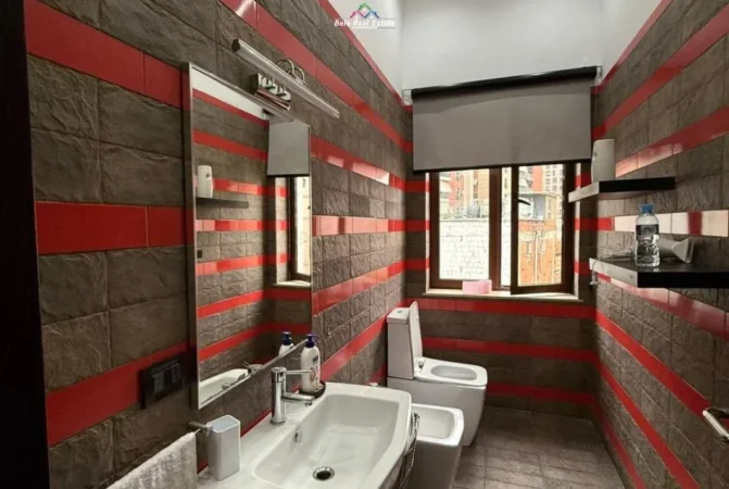 Tirane, jepet me qera apartament 2+1 Kati 4, 120 m² 1.200 € (Rruga e Dibres)