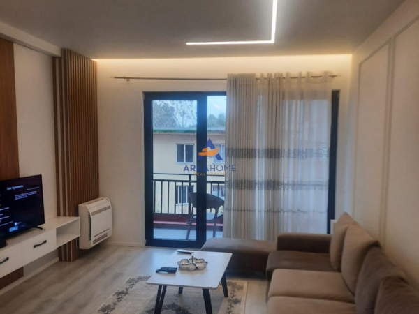 Tirane, jepet me qera apartament 2+1+Ballkon Kati 3, 123 m² 750 € 