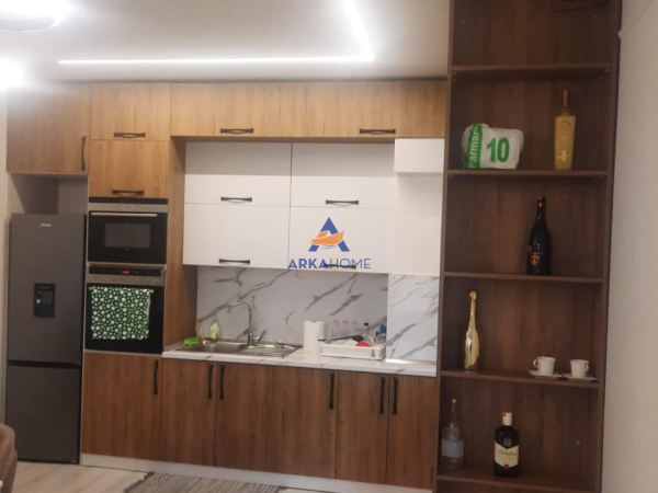 Tirane, jepet me qera apartament 2+1+Ballkon Kati 3, 123 m² 750 € 