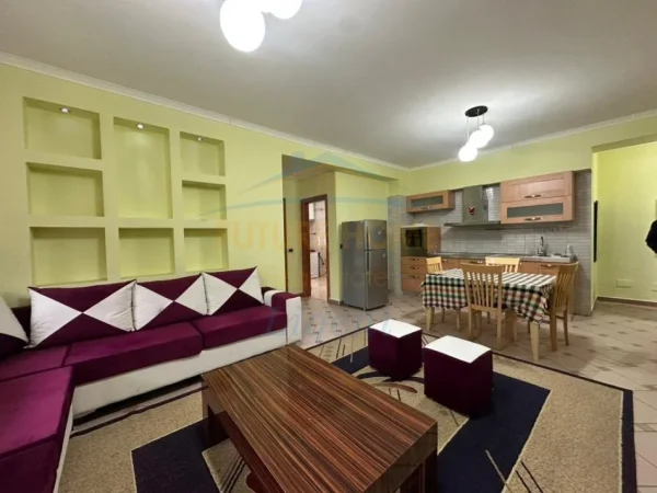 Tirane, jepet me qera apartament 1+1+Ballkon Kati 1, 67 m² 650 € (Rruga e Bogdaneve)