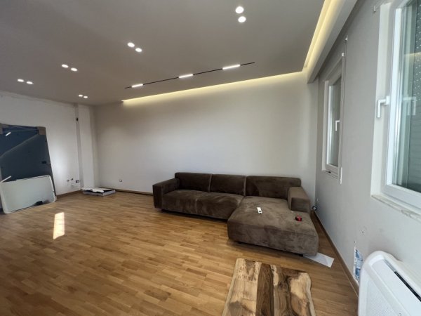 Tirane, shitet apartament 1+1+Ballkon Kati 4, 71 m² 120.000 € (White Palace)
