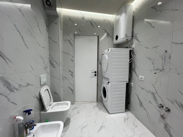 Tirane, shitet apartament 1+1+Ballkon Kati 4, 71 m² 120.000 € (White Palace)