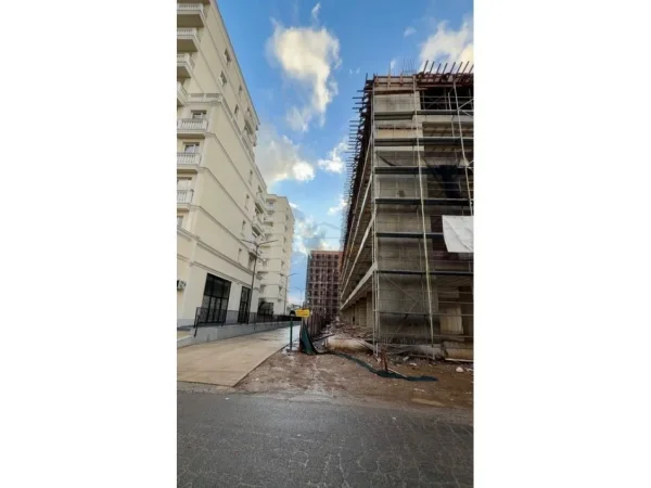 Tirane, shitet apartament 3+1+Ballkon Kati 5, 107 m² 98.000 € (Kamez)