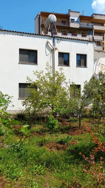 Tirane, shitet nga Pronari, pa-komision Vile 2 Katshe , 850 m² 600.000 € (Rr. Muhamet Deliu)