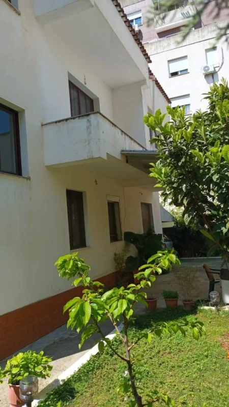 Tirane, shitet nga Pronari, pa-komision Vile 2 Katshe , 850 m² 600.000 € (Rr. Muhamet Deliu)