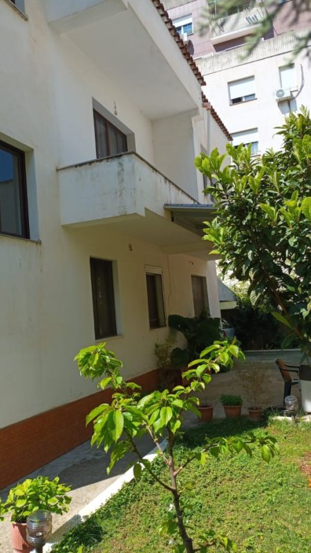 Tirane, shitet nga Pronari, pa-komision Vile 2 Katshe , 850 m² 630.000 € (Rr. Muhamet Deliu)
