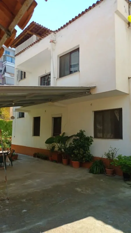 Tirane, shitet nga Pronari, pa-komision Vile 2 Katshe , 850 m² 600.000 € (Rr. Muhamet Deliu)