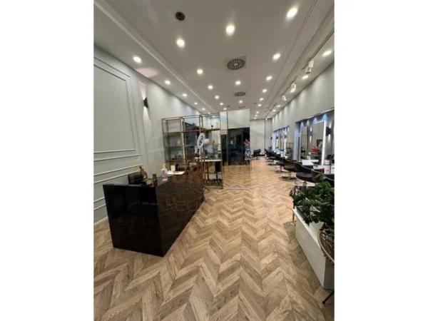 Tirane, shitet ambjent biznesi Kati 0, 87 m² 700.000 € (Rruga e Kosovarve)