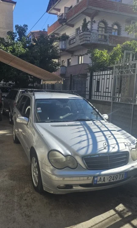 Pogradec, shitet makine Mercedes Benz Nafte, gri metalizato manuale Kondicioner 300.000 km 3.000 €