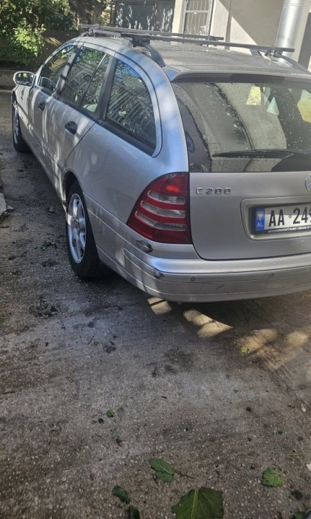 Pogradec, shitet makine Mercedes Benz Nafte, gri metalizato manuale Kondicioner 300.000 km 3.000 €