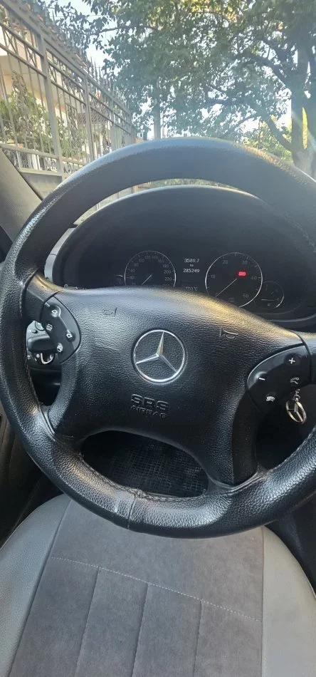 Pogradec, shitet makine Mercedes Benz Nafte, gri metalizato manuale Kondicioner 300.000 km 3.000 €
