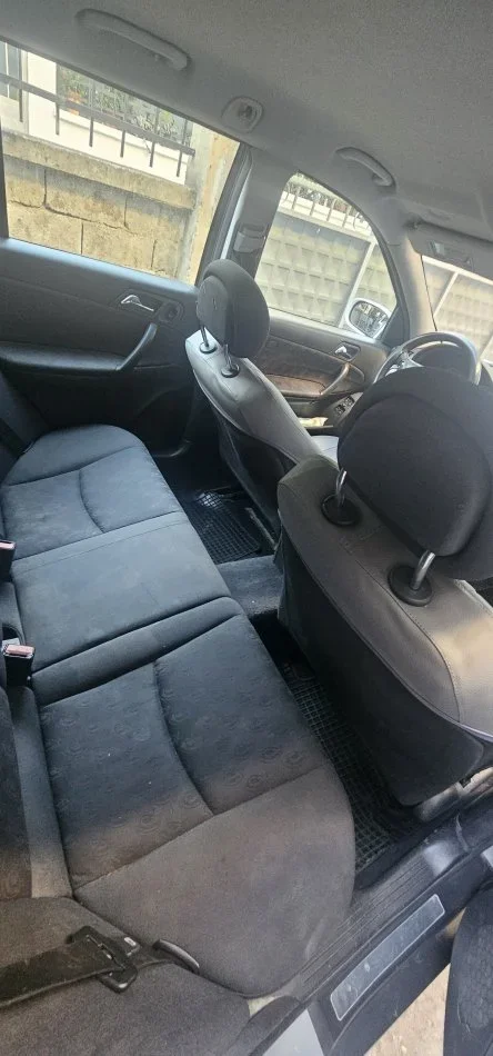 Pogradec, shitet makine Mercedes Benz Nafte, gri metalizato manuale Kondicioner 300.000 km 3.000 €