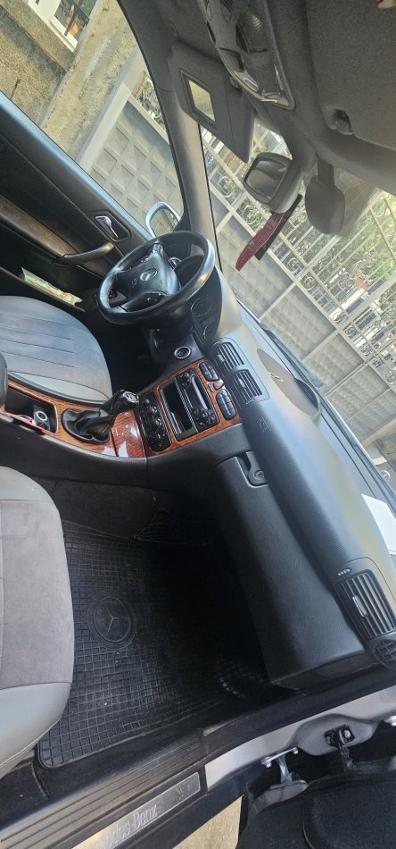 Pogradec, shitet makine Mercedes Benz Nafte, gri metalizato manuale Kondicioner 300.000 km 3.000 €