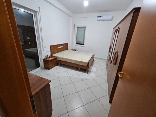 Tirane, jepet me qera apartament 2+1+Ballkon Kati 4, 100 m² 600 € (PICERI PAVAROTI)