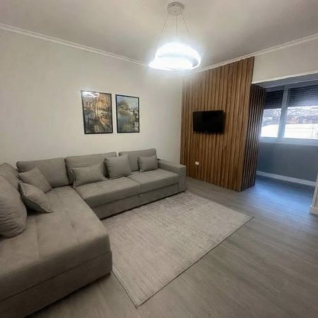Tirane, jepet me qera apartament 1+1 Kati 1, 60 m² 570 € (Dhanas Ziko)