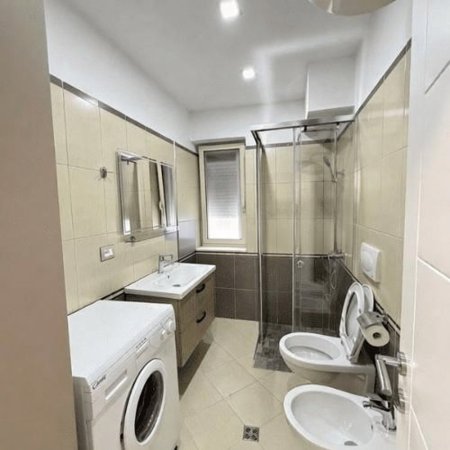 Tirane, jepet me qera apartament 1+1 Kati 1, 60 m² 570 € (Dhanas Ziko)