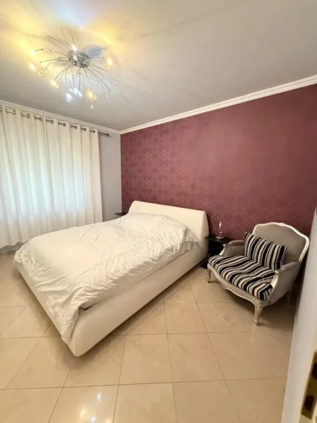 Tirane, jepet me qera apartament 3+1+Ballkon Kati 4, 140 m² 1.350 € (BLLOK)