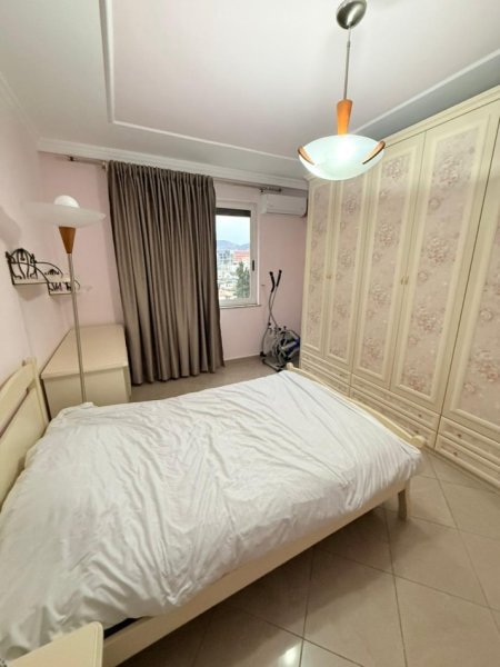 Tirane, jepet me qera apartament 3+1+Ballkon Kati 4, 140 m² 1.350 € (BLLOK)