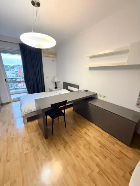 Tirane, jepet me qera apartament 3+1+Ballkon Kati 4, 140 m² 1.350 € (BLLOK)