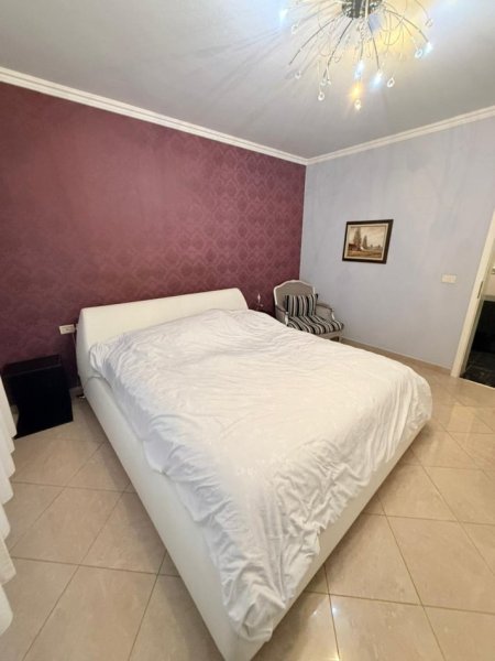 Tirane, jepet me qera apartament 3+1+Ballkon Kati 4, 140 m² 1.350 € (BLLOK)