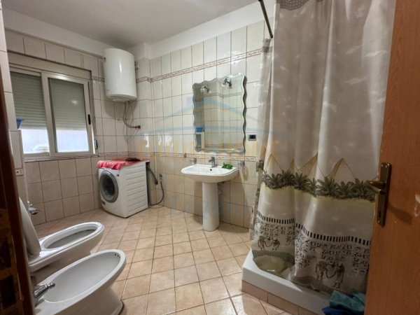 Tirane, jepet me qera apartament 1+1+Ballkon Kati 1, 67 m² 650 € (Rruga e Bogdaneve)