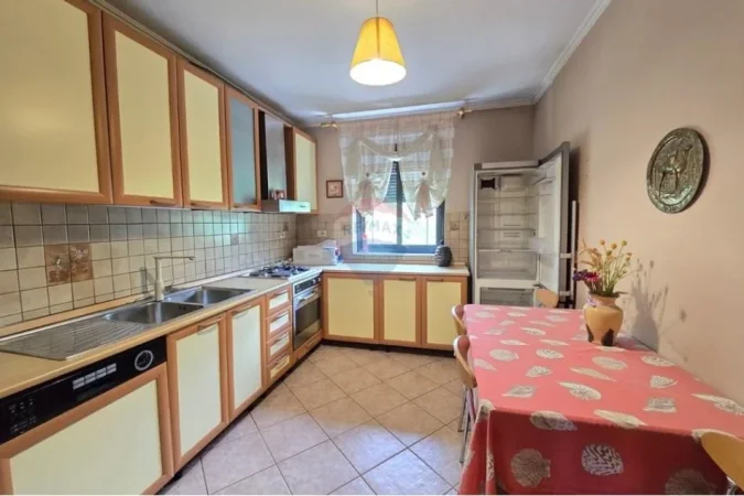 Tirane, shitet apartament 3+1+Ballkon Kati 4, 116 m² 185.000 € (Asim Vokshi)