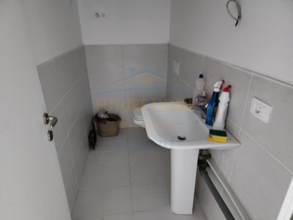 Tirane, jepet me qera ambjent biznesi Kati 0, 48 m² 450 €