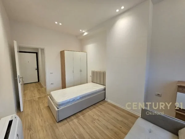 Tirane, jepet me qera apartament 2+1+Ballkon Kati 6, 95 m² 650 € (selite debri karapici)