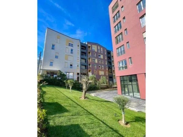Tirane, shitet apartament Kati 3, 102 m² 200.000 €