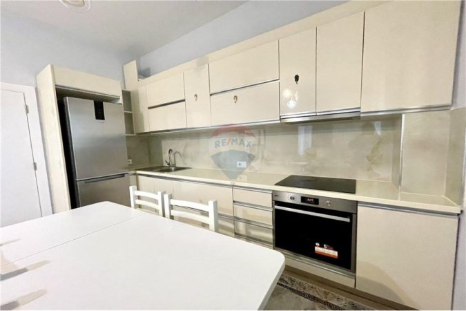 Tirane, jepet me qera apartament 2+1+Ballkon Kati 5, 123 m² 1.000 € (Kompleksi Arlis)