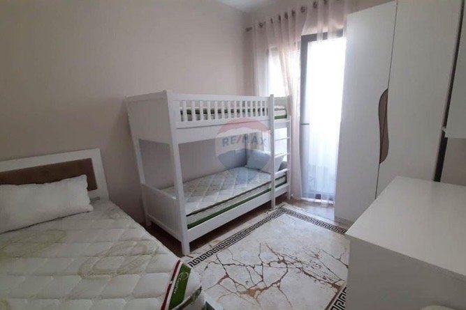 Tirane, jepet me qera apartament 2+1+Ballkon Kati 5, 123 m² 1.000 € (Kompleksi Arlis)