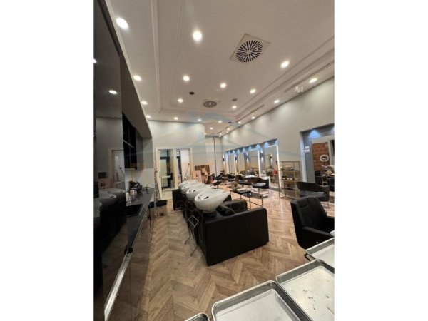 Tirane, shitet ambjent biznesi Kati 0, 87 m² 600.000 € (Rruga e Kosovareve)