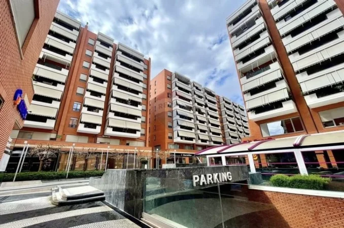 Tirane, jepet me qera apartament 2+1 , 130 m² 1.500 € (Delijorgj)