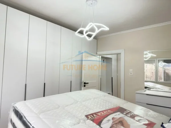 Tirane, shitet apartament 1+1+Ballkon Kati 3, 54 m² 122.000 € (Shkolla Bajram Curri)
