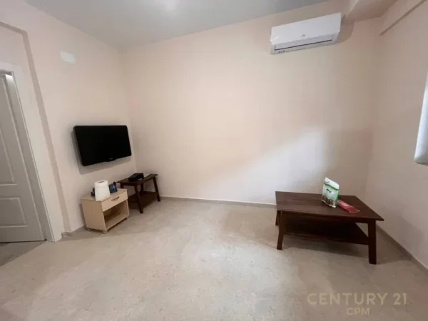 Tirane, jepet me qera apartament 1+1 Kati 1, 55 m² 450 € (komuna e parisit)