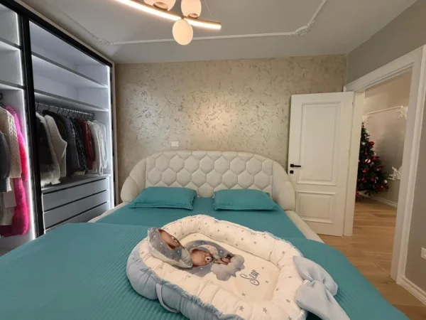 Tirane, shitet apartament 2+1+2 Poste Parkimi, Kati 2, 116 m² (Rruga e Bogdaneve)