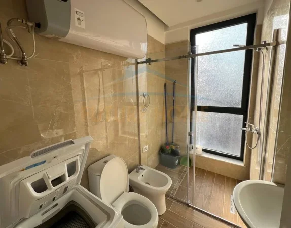Qera, Apartament 1+1+Post Parkimi, Rruga e Barrikadave, Tiranë