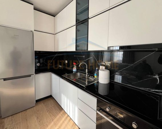 Qera, Apartament 1+1+Post Parkimi, Rruga e Barrikadave, Tiranë