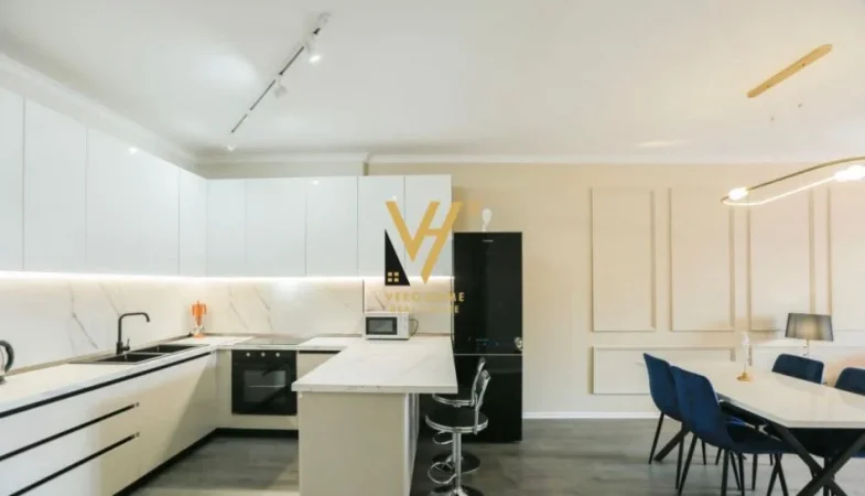 Tirane, jepet me qera apartament 2+1+Ballkon Kati 9, 127 m² 1.300 € (KOMUNA E PARISIT)