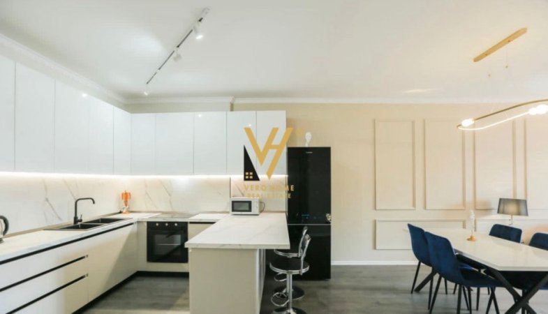 Tirane, jepet me qera apartament 2+1+Ballkon Kati 9, 127 m² 1.300 € (KOMUNA E PARISIT)