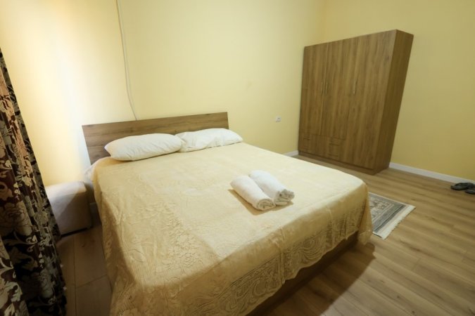 Tirane, jepet me qera apartament 1+1 Kati 4, 62 m² 311 € (Fresku.)