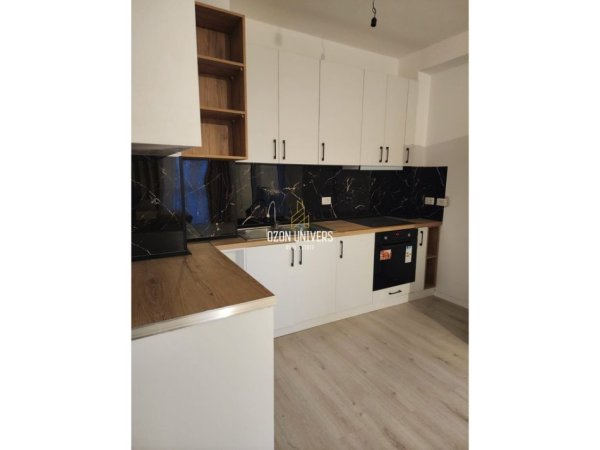 Tirane, jepet me qera apartament 2+1+Ballkon Kati 4, 90 m² 500 € (Univers City)
