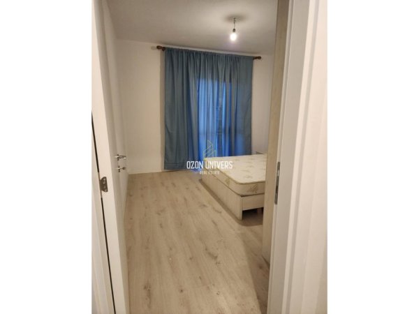 Tirane, jepet me qera apartament 2+1+Ballkon Kati 4, 90 m² 500 € (Univers City)