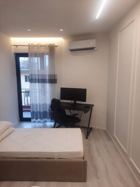 Tirane, jepet me qera apartament 2+1 Kati 3, 127 m² 750 € 