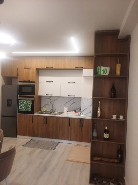 Tirane, jepet me qera apartament 2+1 Kati 3, 127 m² 750 € 