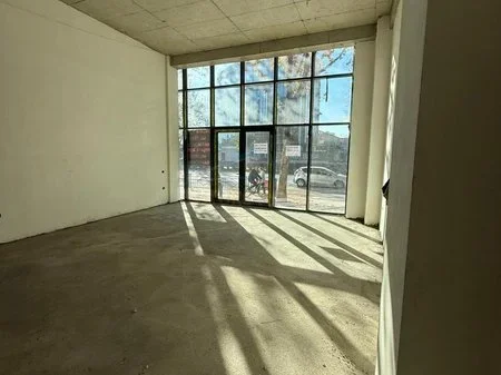 Tirane, jepet me qera ambjent biznesi Kati 0, 80 m² 2.500 € (RRUGA DRITAN HOXHA)