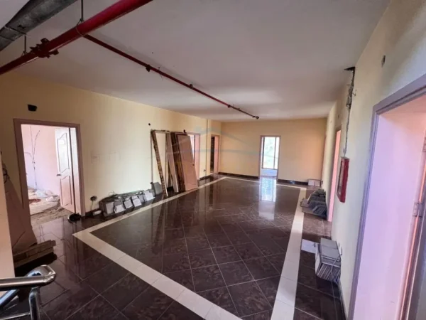 Tirane, jepet me qera ambjent biznesi Kati 0, 2.954 m² 16.000 € (SELITE)