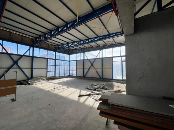 Tirane, jepet me qera ambjent biznesi Kati 0, 2.954 m² 16.000 € (SELITE)