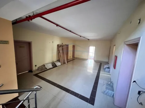 Tirane, jepet me qera ambjent biznesi Kati 0, 2.954 m² 16.000 € (SELITE)
